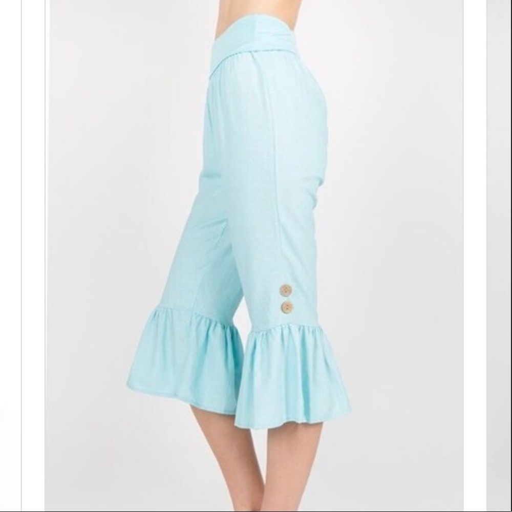 Ruffle Hem Capris